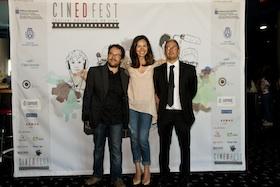 Vanesa_Cabeza_junto_a_los_dos_directores_del_Cinedfest