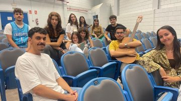 Foto de grupo con parte de los miembros que integran el proyecto 'Generación 21', que se presenta el día 4 de julio en la Casa-Museo Pérez Galdós.